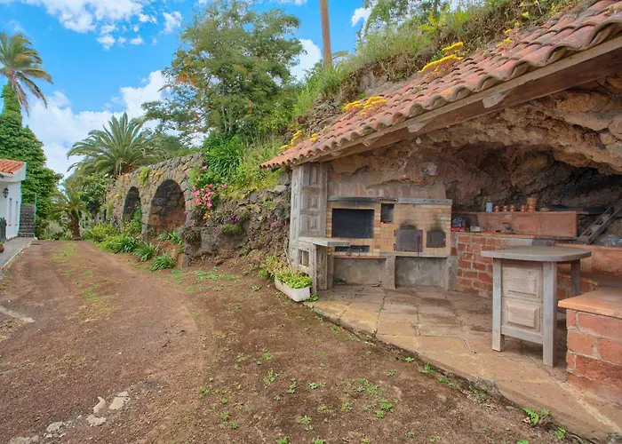 Nyaraló Dragos Y Volcan *